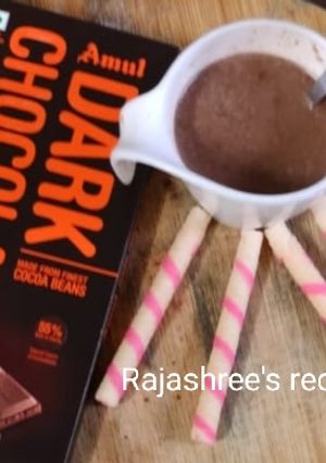 हॉट चॉकलेट (Hot chocolate Recipe In Marathi) रेसिपी चे मुख्य फोटो 