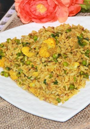 A picture of Cauliflower Green Peas Pulao.