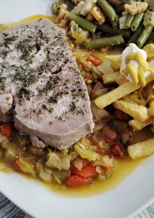 Una foto de Atún al Vapor con Fritada de Pimientos Rojos y Verdes Thermomix