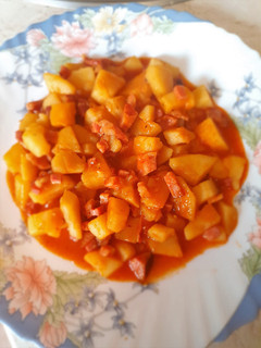 Kolbászos szalonnás paprikás krumpli /csípősen/ recept fotója