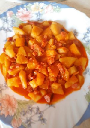 Kolbászos szalonnás paprikás krumpli /csípősen/ recept fotója