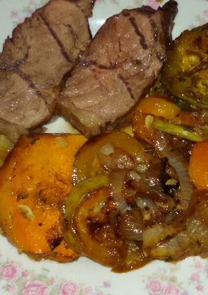 Una foto de Carne al horno con zapallos