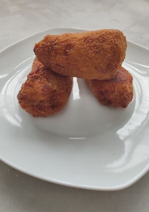 Una foto de Pimientos fritos rellenos de bacalao y langostinos