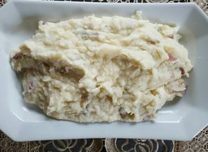 Una foto de Puré de papas moradas con mantequilla