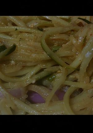 A picture of 🥒 Spicy Cucumber Noodle Salad – Shake & Slay.
