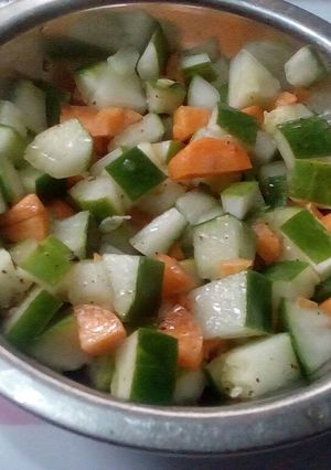 A picture of Cucumber and Carrot Salad (Meditaranean).