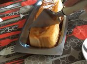 Una foto de tarta de quesitos sin nata