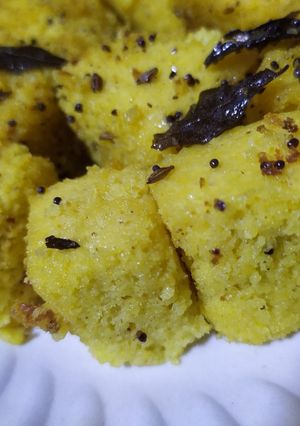 बेसन का ढोकला (Besan Ka Dhokla recipe in Hindi) रेसिपी मुख्य फोटो
