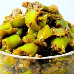 A picture of Mirchi tipore.