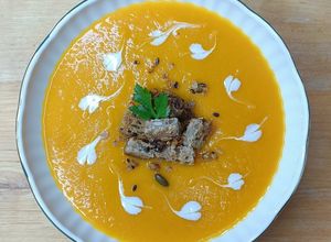 Une photo de 🍠Soupe patate douce et carotte et croûtons grillés