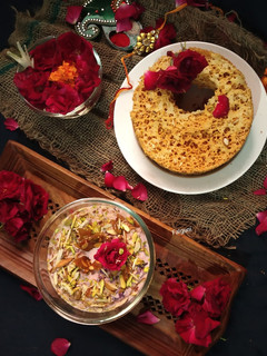 ઘેવર ગુલકંદ રબડી પારફેટ (Ghevar Gulkand Rabdi Parfait Recipe In Gujarati) રેસીપી મુખ્ય ફોટો