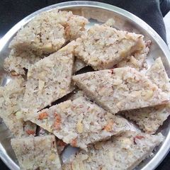 A picture of Nariyal burfi.