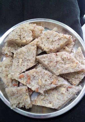 A picture of Nariyal burfi.