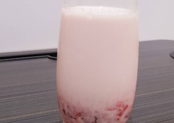 Cara Gampang Menyiapkan Strawberry Milk 🍓🥛, Lezat Sekali