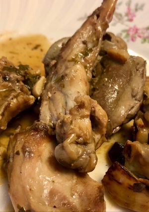 Una foto de Conejo al ajillo