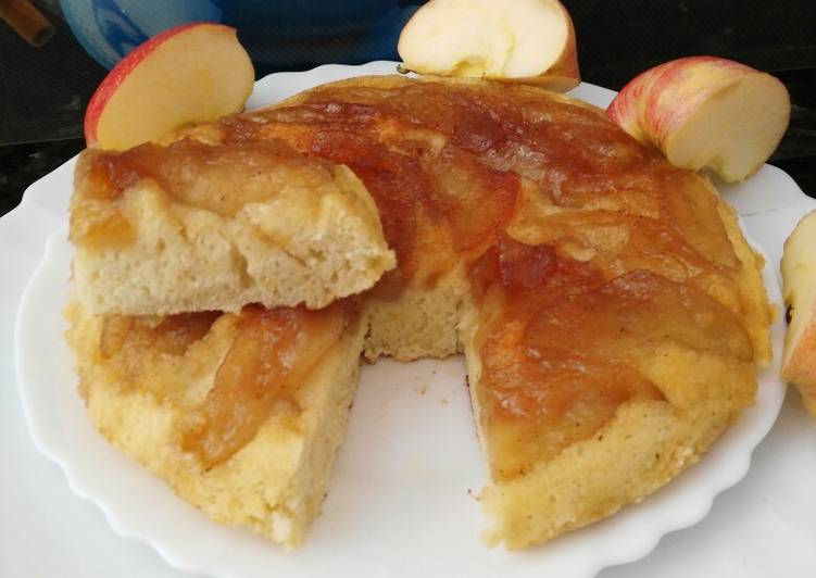 Tarta de manzana con canela al sartén sin levadura