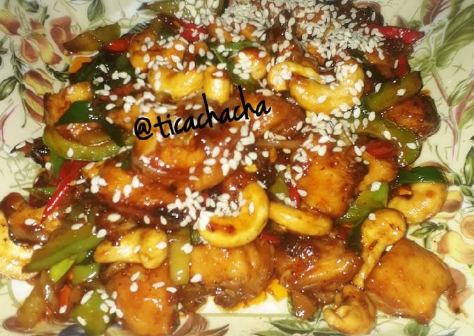 Bagaimana Menyiapkan Ayam Kungpao yang Lezat Sekali