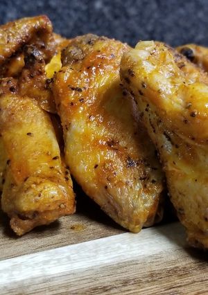 A picture of Hot Wings on the Air Fryer.