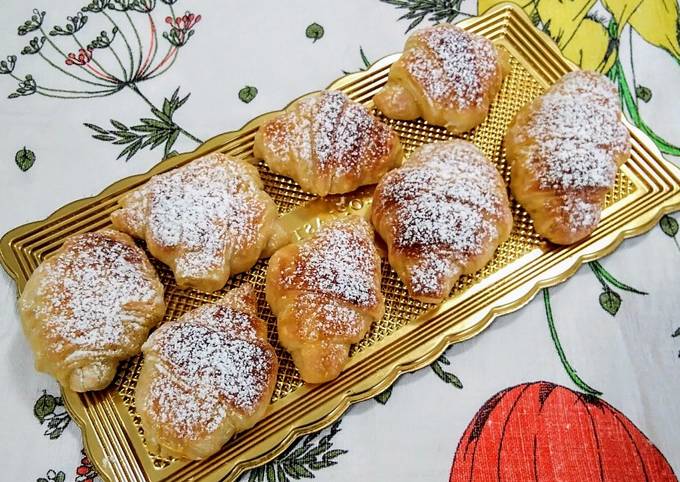 Cornetti sfogliati con esubero del lievito madre