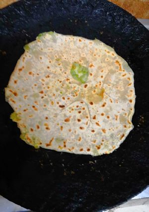 A picture of Dill leaves aloo paratha.