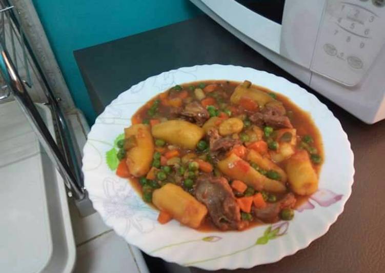 Matoke and beef stew