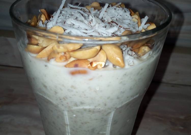 Yoghurt and fura garnish with coconut and groundnut