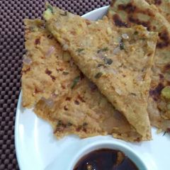 A picture of Potato-onion Paratha.