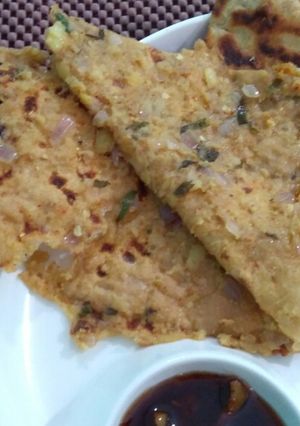 A picture of Potato-onion Paratha.
