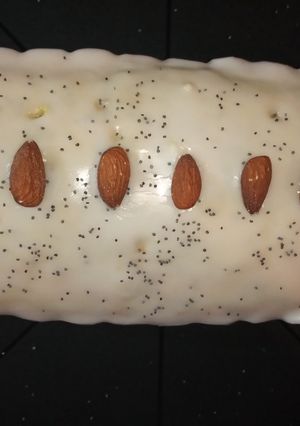 Una foto de Budín de naranja con semillas de amapola