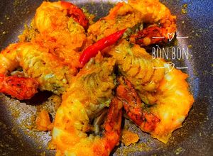 Hình của món Tôm Càng Sốt Trứng Muối.