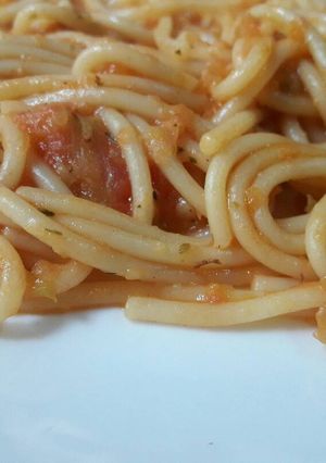 Una foto de Spaguettis a la pomarola