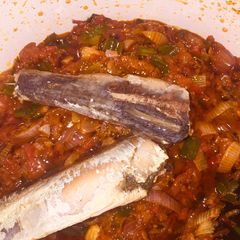 A picture of Onion sauce with sardines.