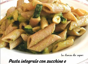 Foto di 270 Pasta integrale con zucchine e crema di broccoli