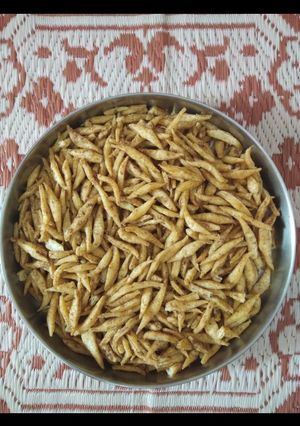 A picture of Namak Pare.