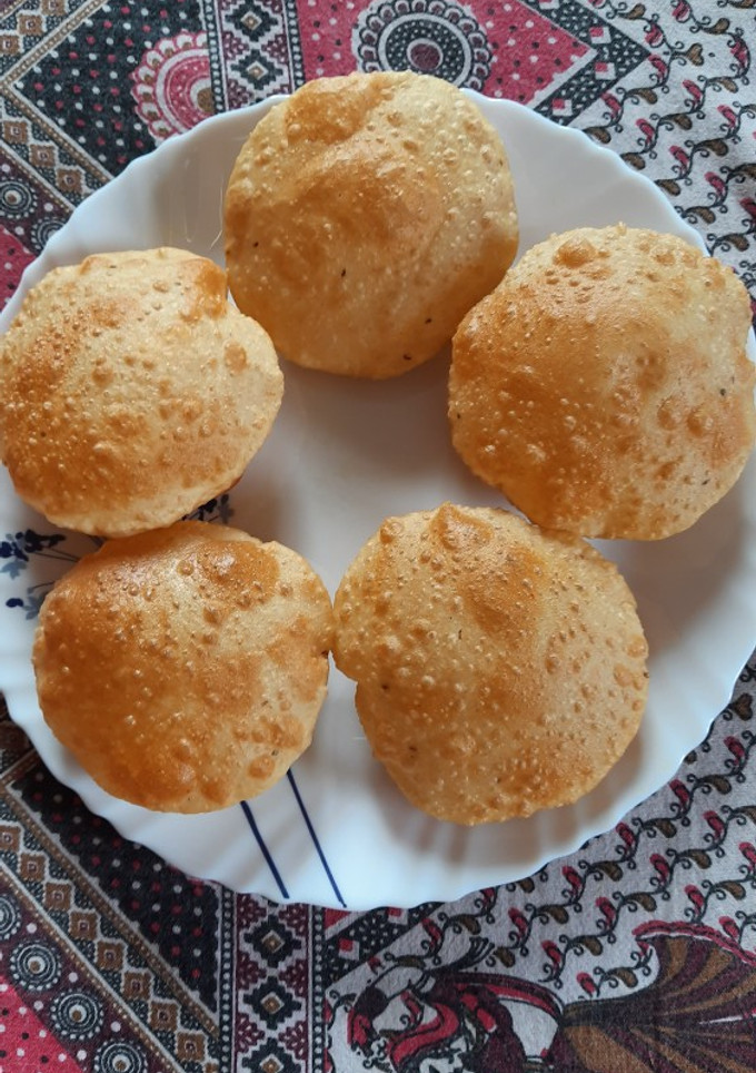 आटा और मैदा की पूरी (Aata aur maida ki puri recipe in hindi) रेसिपी मुख्य फोटो