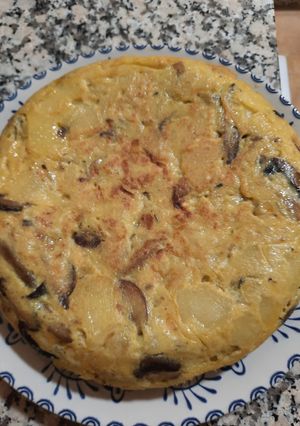 Una foto de Tortilla de Setas Confitadas y Patatas