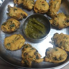 A picture of Dhaniya patti pakode.