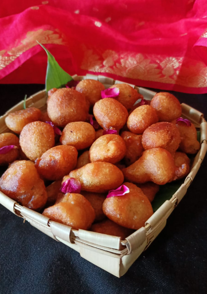 मीठे गुलगुले(meethe gulgule recipe in hindi) रेसिपी मुख्य फोटो