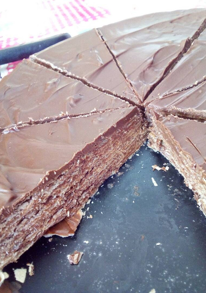 Una foto de Tarta kit kat o huesitos