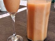 Una foto de cocteles de guayaba