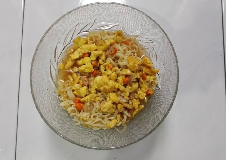 Indomie kuah oseng telur