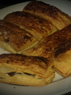 Una foto de Bastones de hojaldre rellenos de nutella