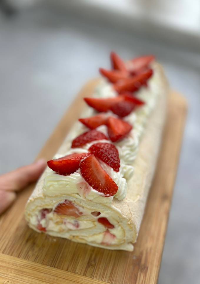 Меренговий рулет