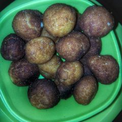 A picture of Fried milk balls/Gullisuwa.