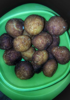 A picture of Fried milk balls/Gullisuwa.