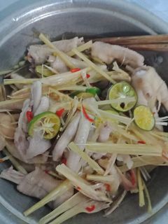 Hình của món Chân gà ngâm xả tắc.