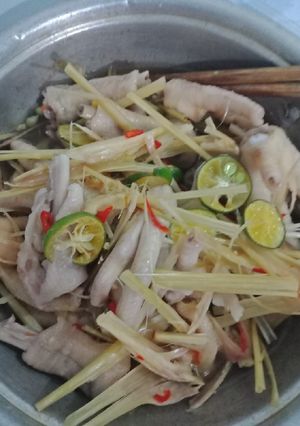 Hình của món Chân gà ngâm xả tắc.
