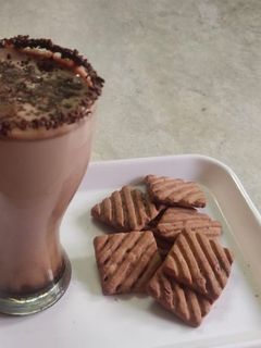 હોટ ચોકલેટ મિલ્ક (Hot chocolate milk recipe in Gujarati) રેસીપી મુખ્ય ફોટો