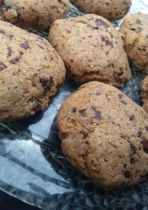 Una foto de Galletitas veganas de limón y chocolate 🍫🍋💛