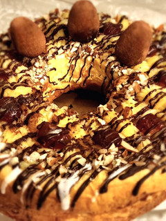 Una foto de 🐰🎉🥚 Rosca de Pascuas - Rellena de Dulce de leche 🥚🎉🐰
